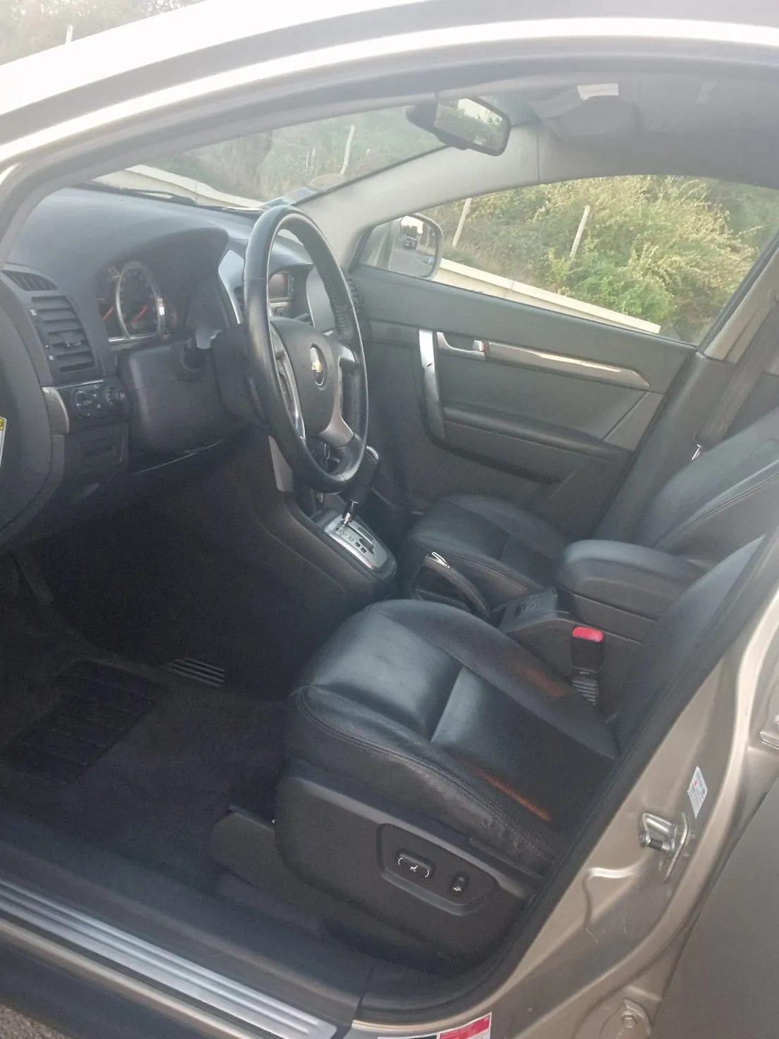 Photo 2 - Chevrolet Captiva